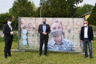 OB Hirsch, Landrat Seefeldt und Landrat Dr. Brechtel (v.l.n.r.) bei der Vorstellung der neuen Plakat-Kampagne. (Quelle: Stadt Landau) 