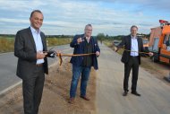 (von Links): Landrat Dr. Fritz Brechtel (GER), Staatssekretär Andy Becht, Landrat Dietmar Seefeldt (SÜW). Foto: KV GER