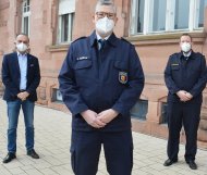 (v.l.n.r.): Landrat Dr. Fritz Brechtel, Lutz Kolbow und Kreisfeuerwehrinspekteur Mike Schönlaub. Foto: KV GER