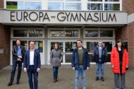 (von rechts nach links): Susanne Döhler, Schulelternbeirat Europa-Gymnasium, Bernhard Würtz, Kreisverwaltung Germersheim, Alexander Frankenfeld, Schulsozialarbeiter Europa-Gymnasium, Kerstin Franz, Schulelternbeirat Europa-Gymnasium, Christoph Buttweiler, Erster Kreisbeigeordneter, und Holger Hauptmann, Schulleiter Europa-Gymnasium. Foto: EGW