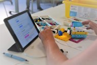 Wie den Umgang mit Lego Spike Essential lehren? Das erfahren Lehrkräfte und Menschen aus der Jugenbildung im Kreismedienzentrum.  Foto: KV GER/mda