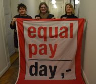 Lisa-Marie Trog, Evi Julier und Isabelle Stähle (von links) weisen auf den Equal-Pay-Day hin. Foto: KV GER