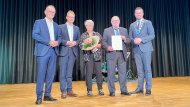 Nach der Verleihung der Landesehrennadel: (v.l.) Landrat Dr. Fritz Brechtel, MdL Dr. Thomas Gebhart, Elke und Hermann Getto sowie Michael Niedermeier, Bürgermeister der Stadt Kandel. Foto: Stadt Kandel.