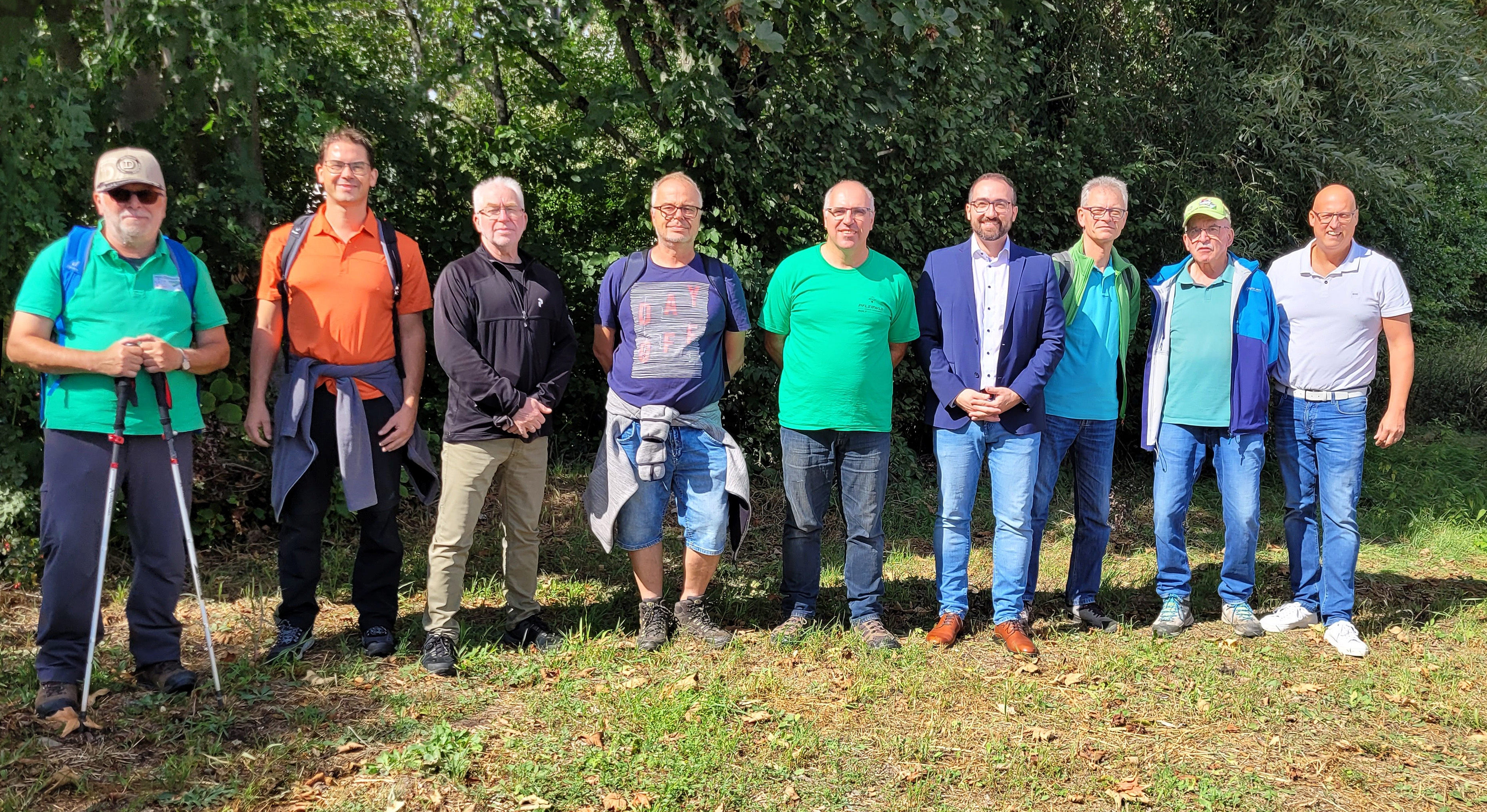 Von links nach rechts: Willi Rupprecht, Jens Weinand (Südpfalz-Tourismus e.V.), Karl-Dieter Rothhaas (Beigeordneter VG Hagenbach), Markus Horn, Rolf Baumgarten, Michael Braun (Kreisbeigeordneter Landkreis Germersheim), Mario Schwab, Gerhard Wagenblatt, Christian Hutter (Bürgermeister Stadt Hagenbach)