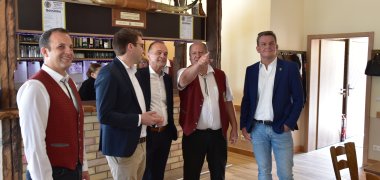 Spende der Sparkasse für neues Musikerheim Ottersheim