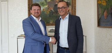 Link öffnet seitenüberlagerndes Dialog-Fenster