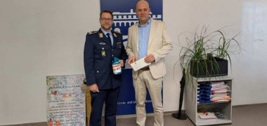 Gemeinsames Gedenken mit Spendenübergabe