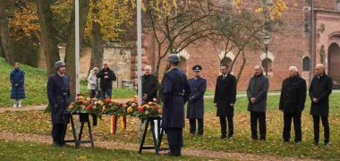 Gemeinsames Gedenken mit Spendenübergabe