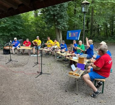 Die inklusive Musikgruppe „Bunt“ der Lebenshilfe bereicherte das Grillfest. (Foto: KV GER)