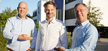 V.l.n.r.: Landrat Martin Brandl, der neuen Schulleiter, Martin Stein, und der Ersten Kreisbeigeordneten, Christoph Buttweiler.