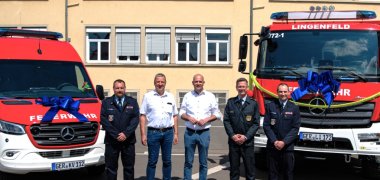 V.l.n.r.: Rene Py, Wehrführer der Feuerwehr in Lingenfeld, Frank Leibeck, Bürgermeister der Verbandsgemeinde Lingenfeld, Landrat Martin Brandl, Christoph Betzel, Katastrophenschutzinspekteur für den Landkreis Germersheim und Wehrleiter Steffen Andres.