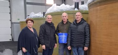 Beim Betriebsbesuch: (v.l.) Kreisbeigeordnete Anette Kloos, Bürgermeister Karl Dieter Wünstel, Guido und Daniel Schork. Beim Betriebsbesuch: (v.l.) Kreisbeigeordnete Anette Kloos, Bürgermeister Karl Dieter Wünstel, Guido und Daniel Schork.