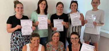 Foto der frisch „gebackenen“ Tagespflegemütter stehen schon in den Startlöchern: Die Absolventinnen nach erfolgreicher Teilnahme am jüngsten Qualifizierungskurs in Landau.