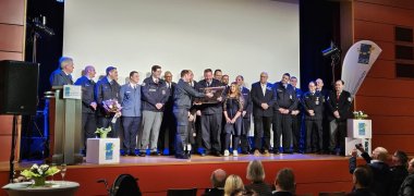 Die "Blaulichtfamilie" bei der Ernennungs- und Verabschiedungszeremonie.