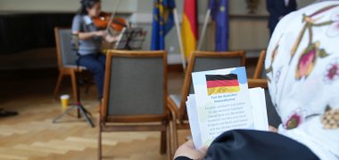 Im Bürgersaal : 99 Menschen aus aller Welt! 99 neue Staatsbürgerinnen und Staatsbürger werdenim Bürgersaal begrüßt