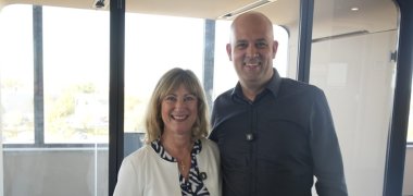 Im Mittelpunkt standen die neuen Arbeits- und Raumkonzepte an den Standorten in Germersheim und Rülzheim. das foto zeigt Landrätin Anke Beilstein (Cochem Zell) mit ihrem Kollegen aus dem Kreis Germersheim, Landrat Martin Brandl.