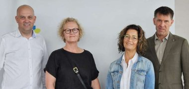 das foto zeigt Landrat Martin Brandl, Susanne Matern, Monika Weschler und Ralph Lehr.