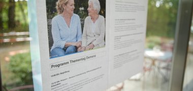 Fünf Vorträge behandelten unter anderem Themen wie Früherkennung. das foto zeigt ein hinweisschld auf die veranstaltung.
