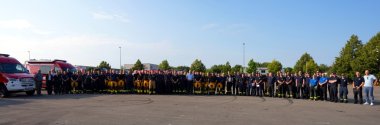 Gruppenfoto der Kräfte aus
der Süd- und Südwestpfalz das foto zeigt die Gruppe der Kräfte aus der Süd- und Südwestpfalz, die am Dienstagmorgen abreisten.