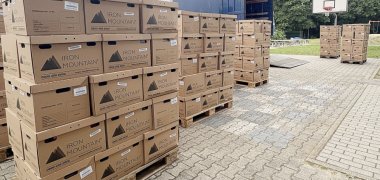 Das foto zeigt die analogen Akten, die für die beauftragten Scan-Unternehmen bereitstehen.