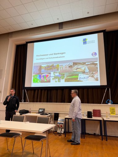 Bei der Veranstaltung. Foto: KVGER/brandl