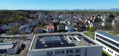foto der Photovoltaikanlage mit Batteriespeicher an der IGS Rülzheim fertiggestellt für die Kreisverwaltung Germersheim.