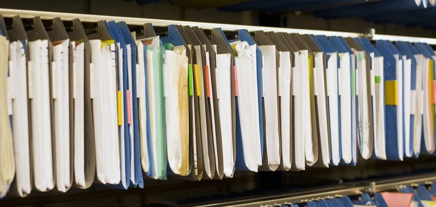 Foto einer aktenablage.