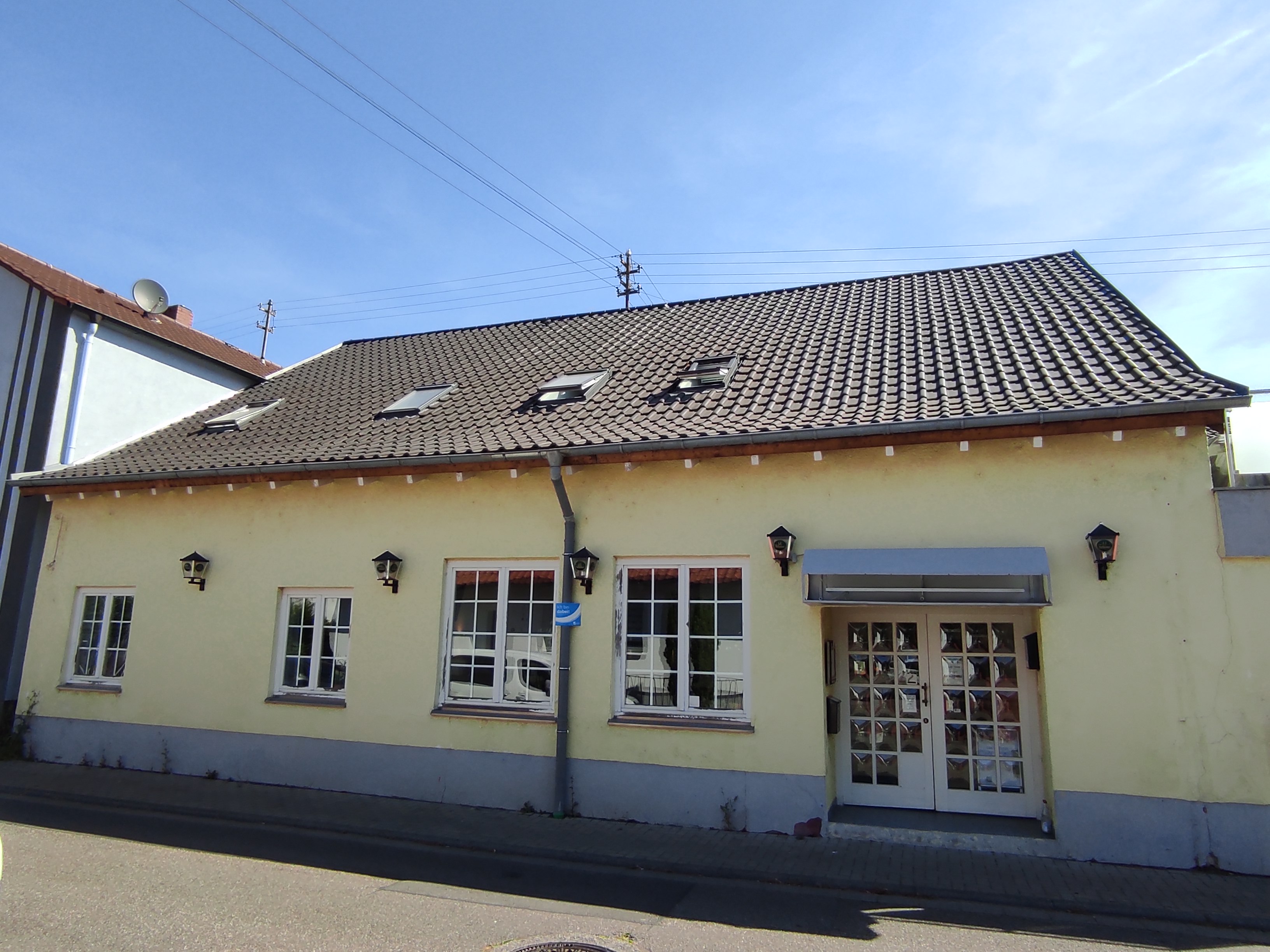 das foto zeigt das haus der familie