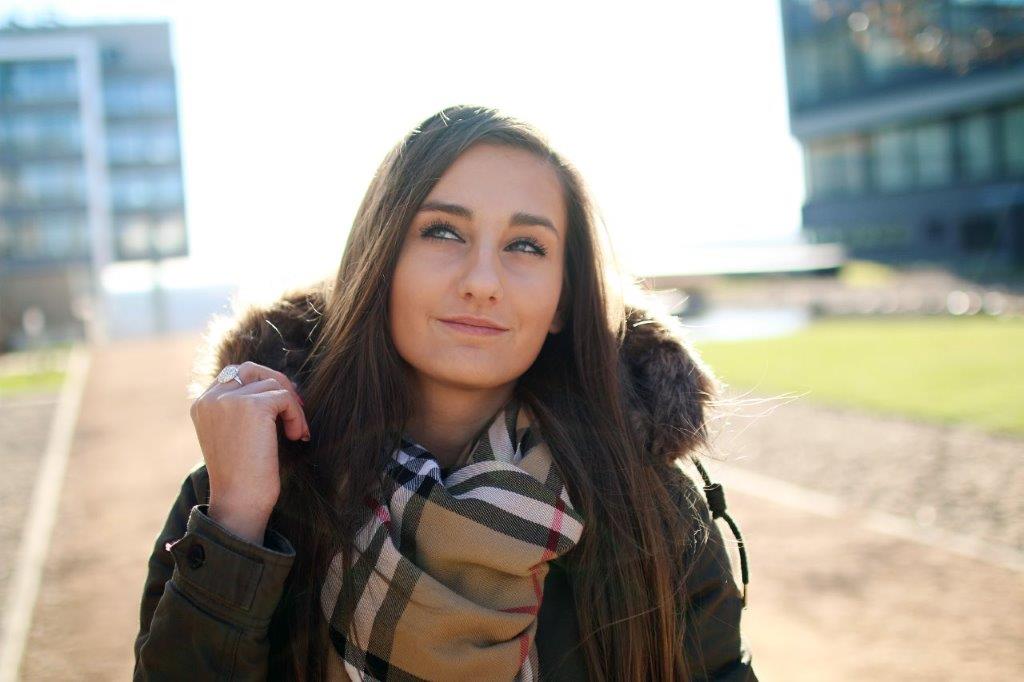 foto einer jungen frau