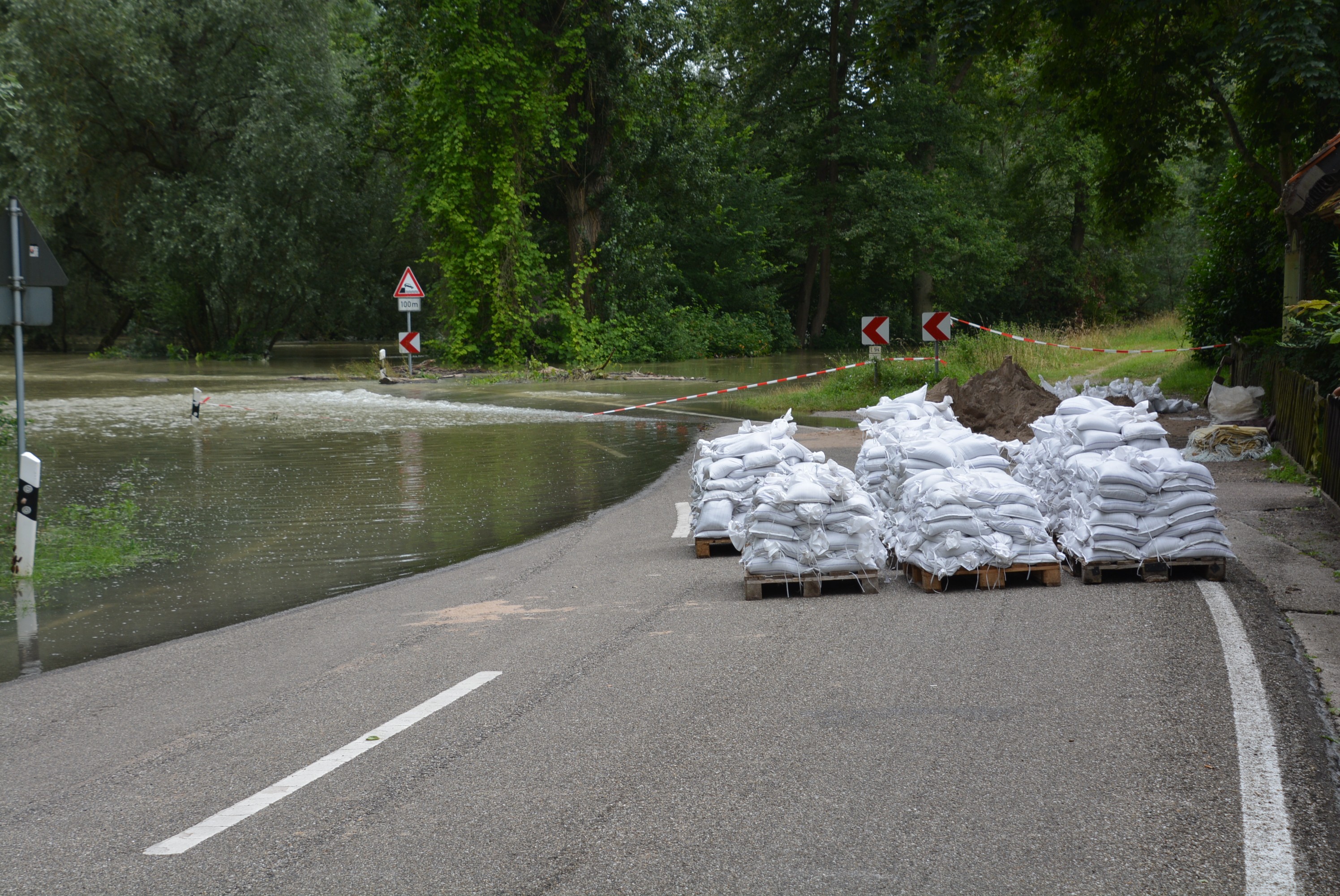 foto einer straßensperrung