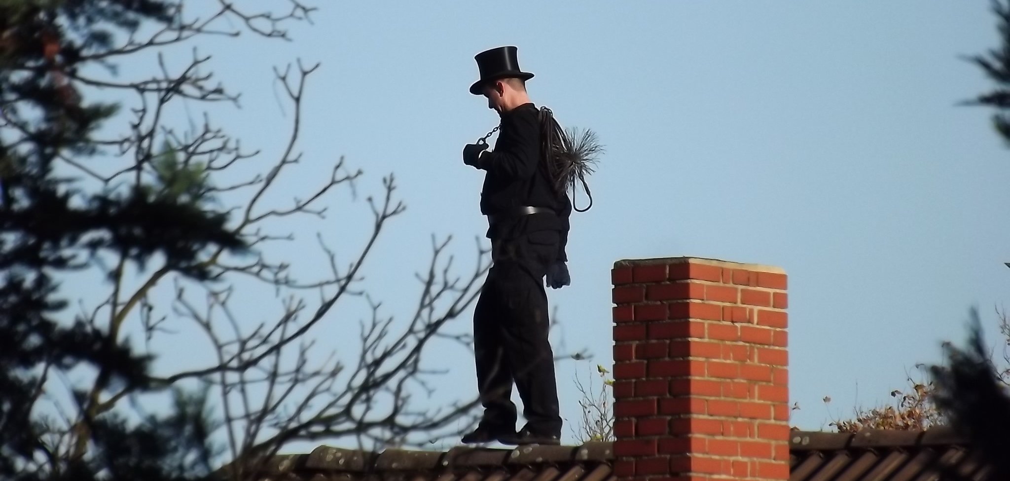 schornsteinfeger bei der arbeit