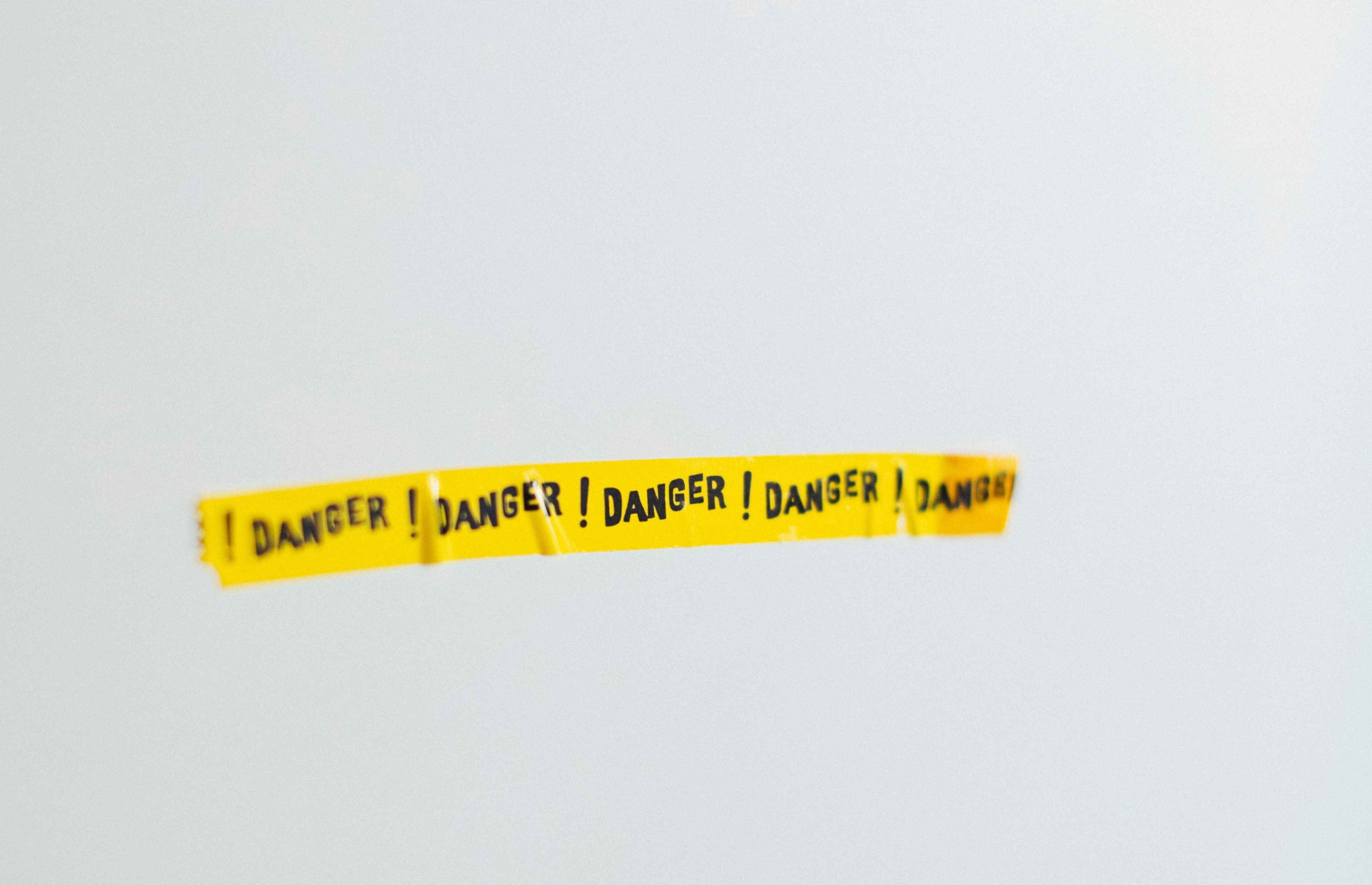 Schild auf Englisch "DANGER", also Gefahr!