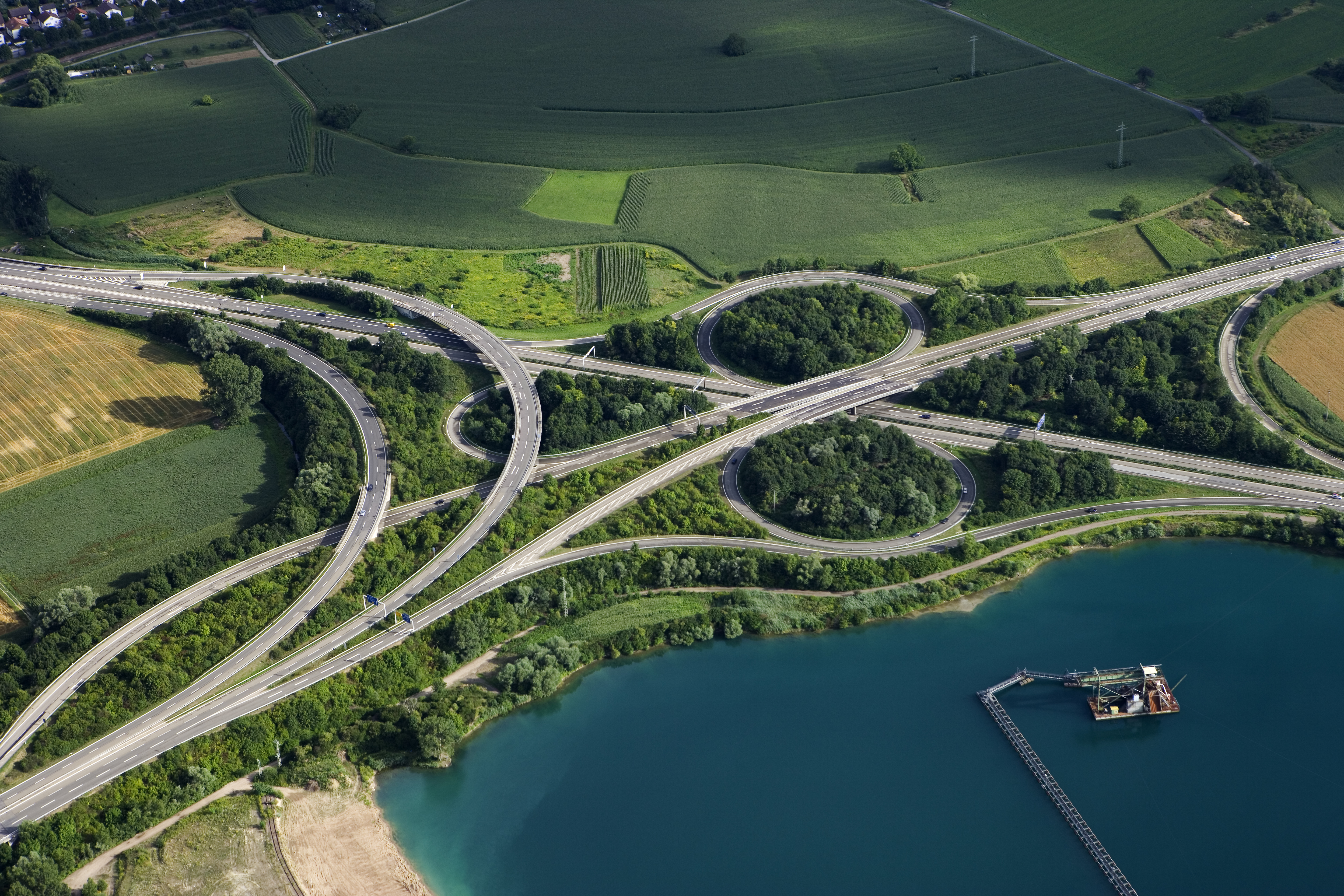 luftaufnahme der autobahn a 65