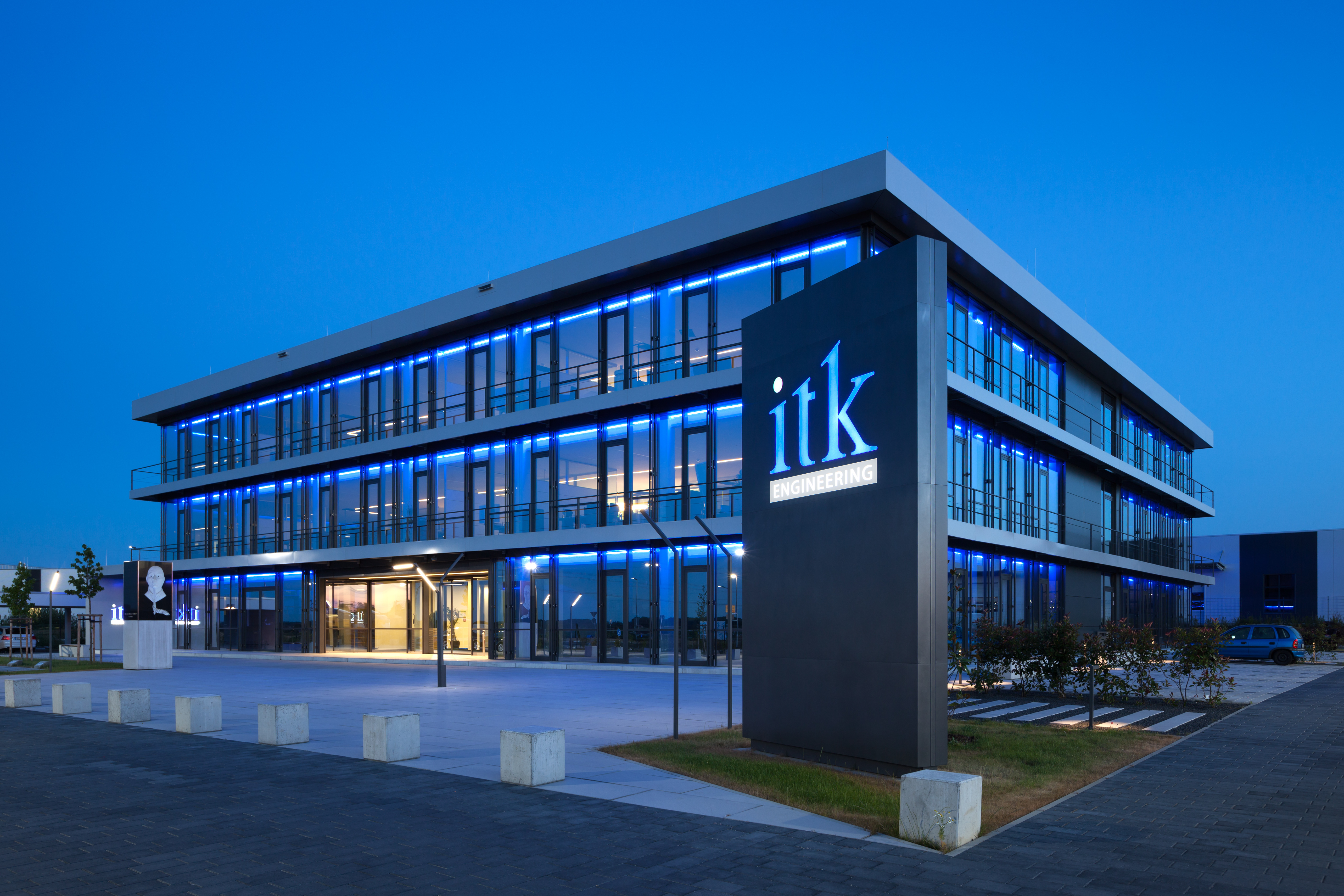 logo ITK Engineering Firmenzentrale in Rülzheim