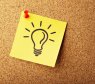 zeichnung einer lichtbirne auf einem post-it