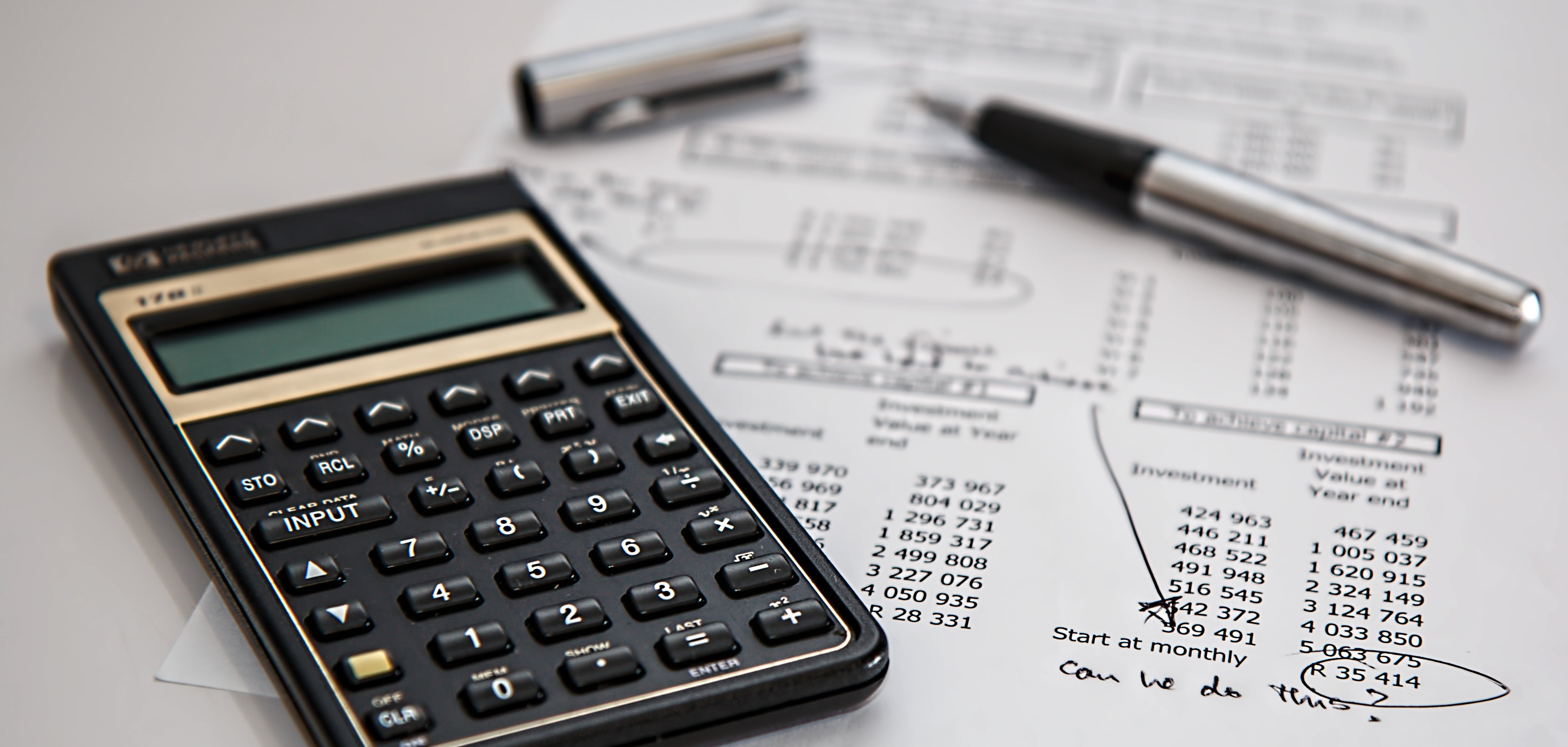 foto rechner mit stift