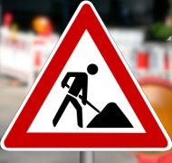 das foto zeigt ein Verkehrswarnschild