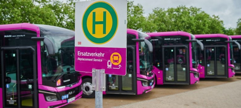 das foto zeigt busse des ÖPNVs im Landkreis Germersheim.