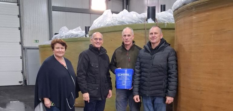 Beim Betriebsbesuch: (v.l.) Kreisbeigeordnete Anette Kloos, Bürgermeister Karl Dieter Wünstel, Guido und Daniel Schork. Beim Betriebsbesuch: (v.l.) Kreisbeigeordnete Anette Kloos, Bürgermeister Karl Dieter Wünstel, Guido und Daniel Schork.