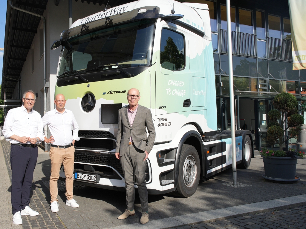 V.l.n.r.: Landräte Seefeldt, SÜW, Brandl, GER und Landaus OB Dr. Geißler.