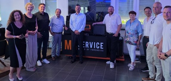 das bild zeigt den Unternehmensbesuch bei der mh Service GmbH in Kandel