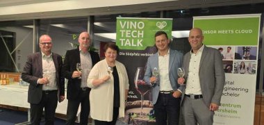 Beim Get-Together: (v.l.) Marcus Ehrgott, Michael Englert, Anette Kloos, Mario Brandenburg, Martin Brandl. Das Foto mit dem Get-Together: (v.l.) Marcus Ehrgott, Michael Englert, Anette Kloos, Mario Brandenburg, Martin Brandl.